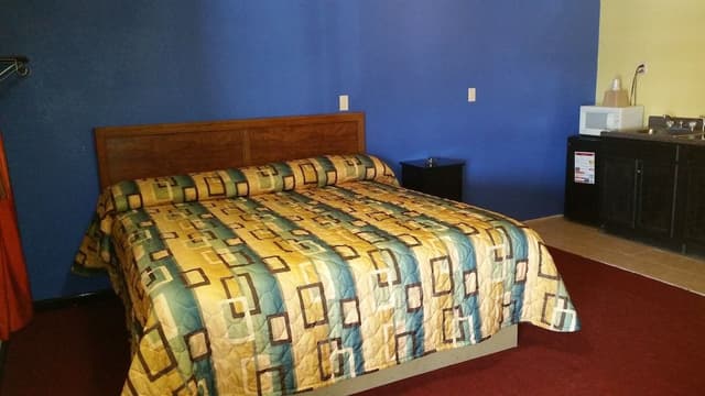 Standard Room, 1 Queen Bed