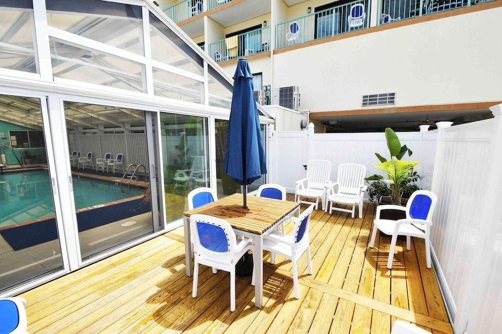 Cayman Suites Hotel1