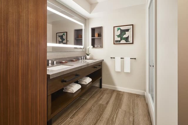Room, 2 Queen Beds, Partial Ocean View