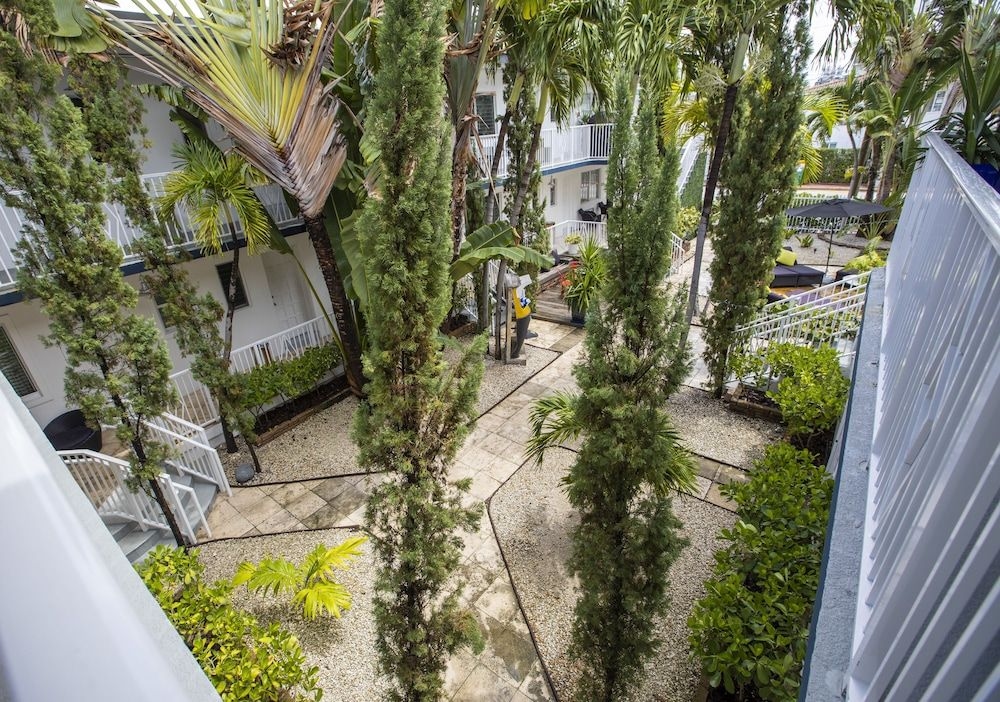 Beachside Apartments3