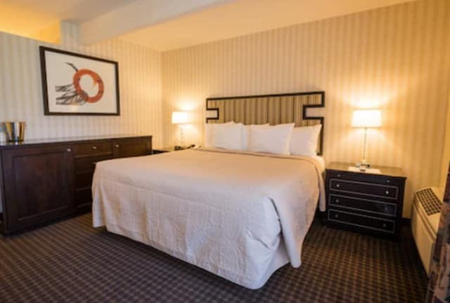 Standard Room, 1 King Bed, Parking View
