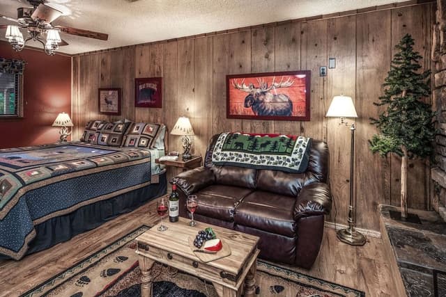 Lodge Room with Wood Fireplace - Lodge 109