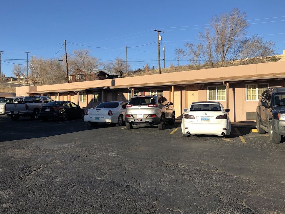 Economy Inn2