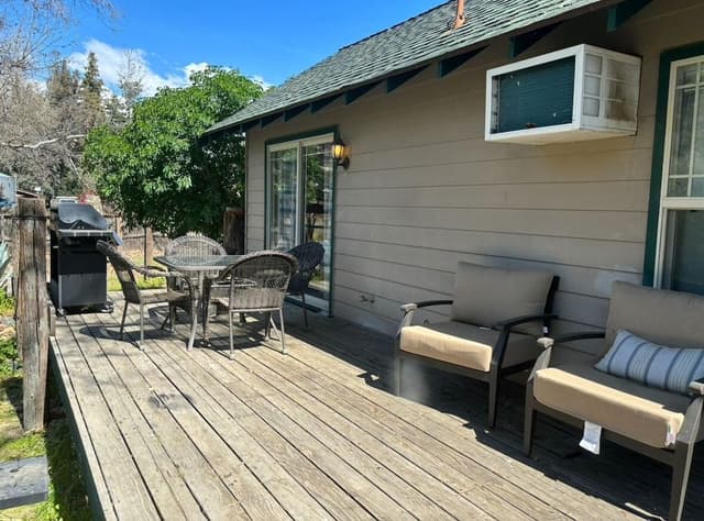 2 Bedroom River Front Cabin with a Loft #10