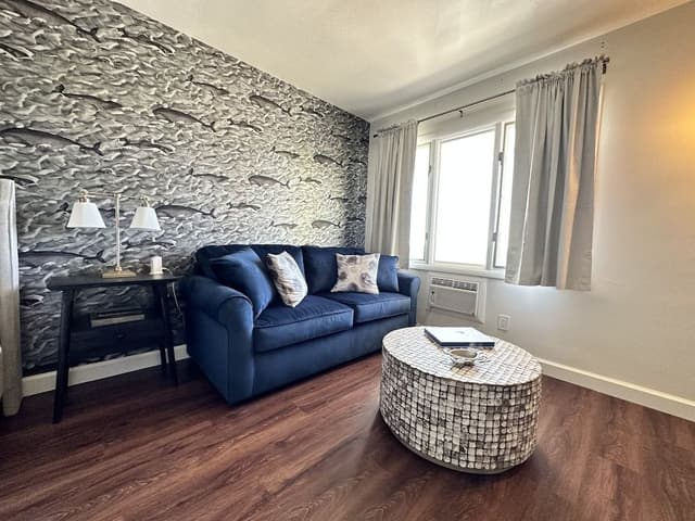 Lake View King Suite