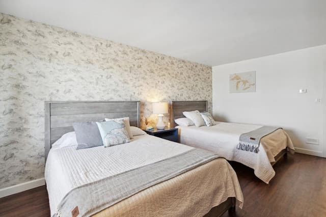 Lake View Double Queen Suite
