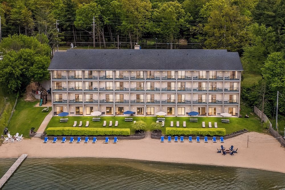 Beachfront Hotel4