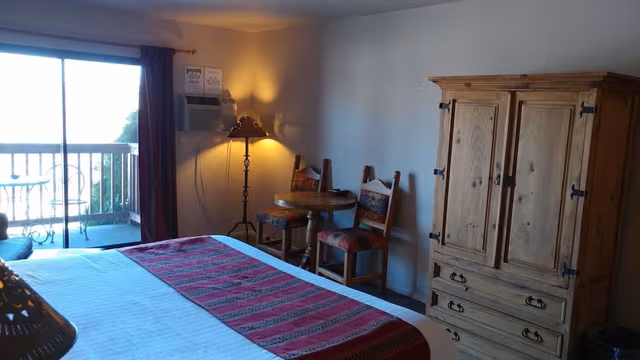 Standard Room, 2 Queen Beds (upper level)