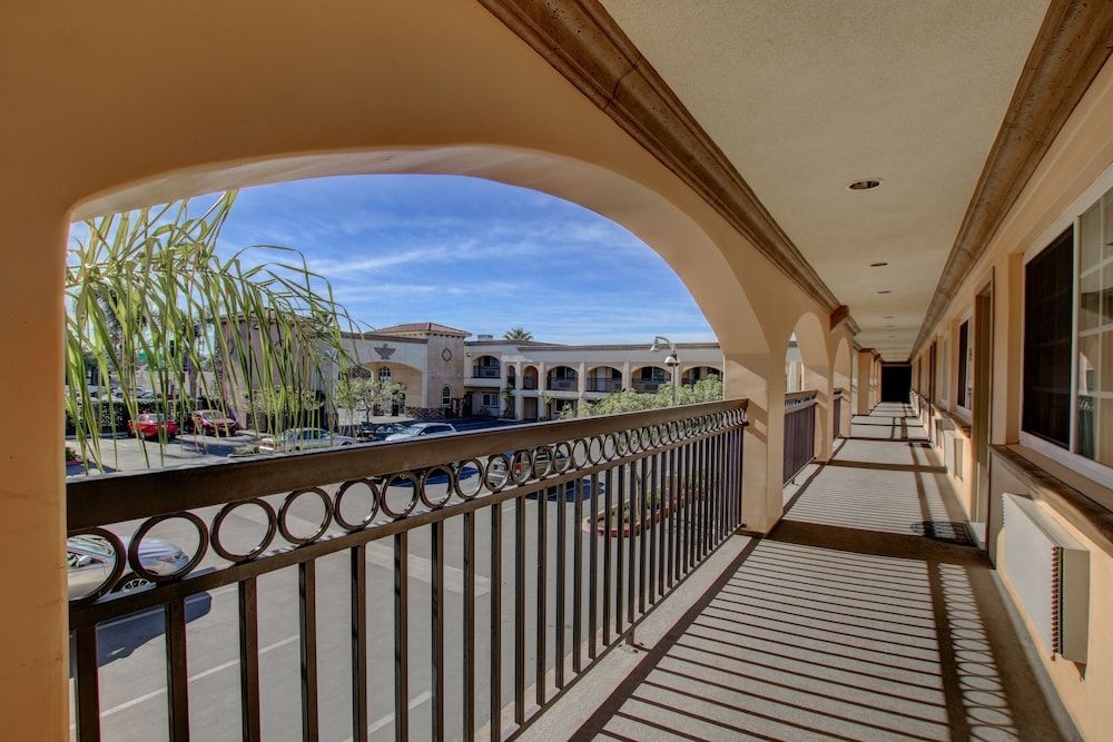Thunderbird Lodge in Riverside4