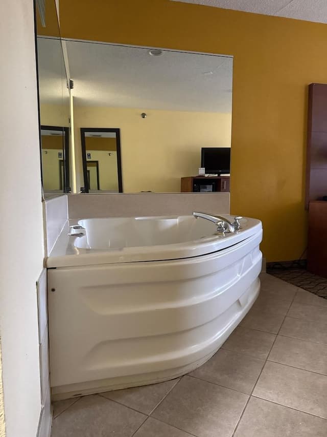 Deluxe Studio Suite, 1 King Bed, Non Smoking