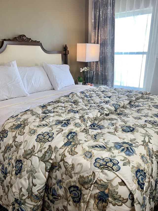Suite, 1 King Bed with Sofabed, Garden/Pool View
