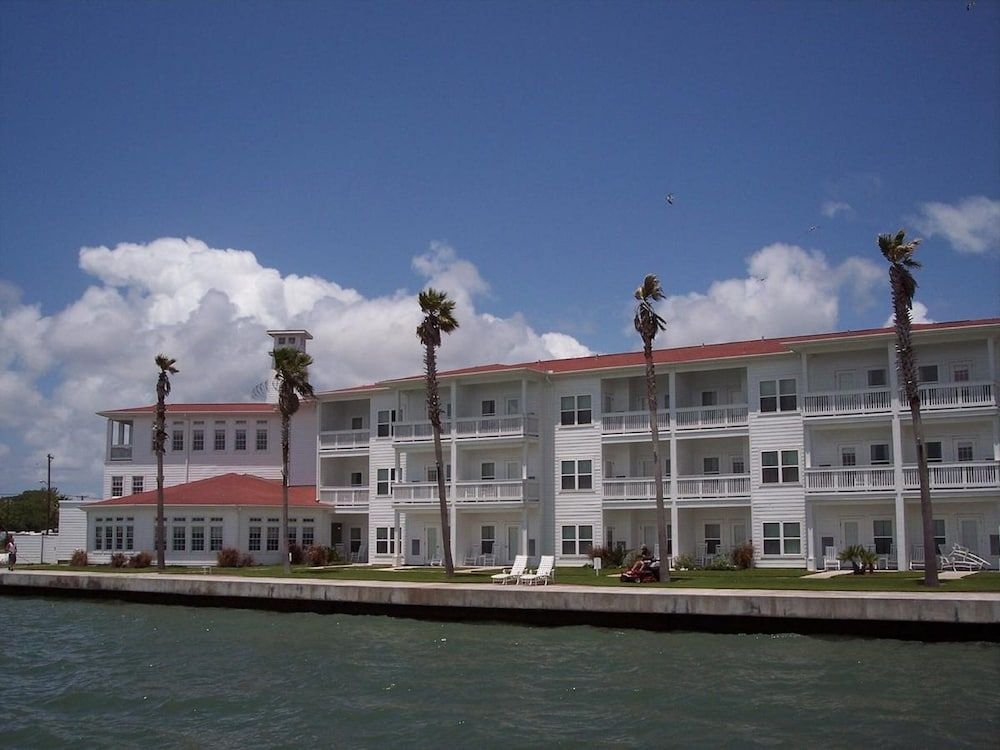 Lighthouse Inn At Aransas Bay1