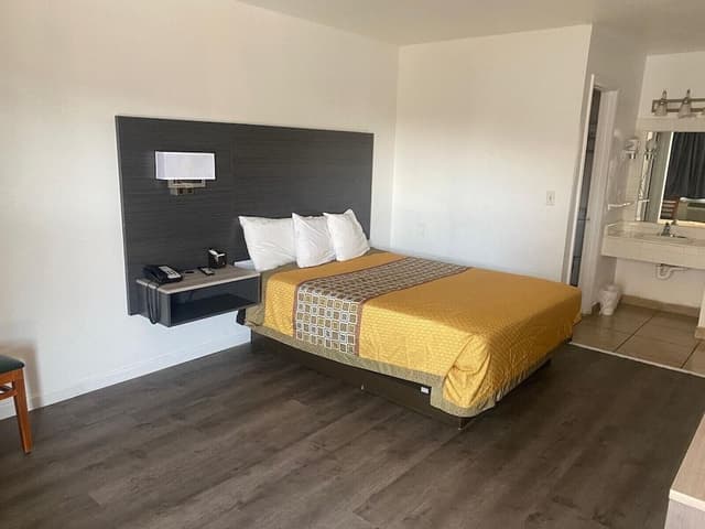 Standard Room, 1 King Bed, Non Smoking