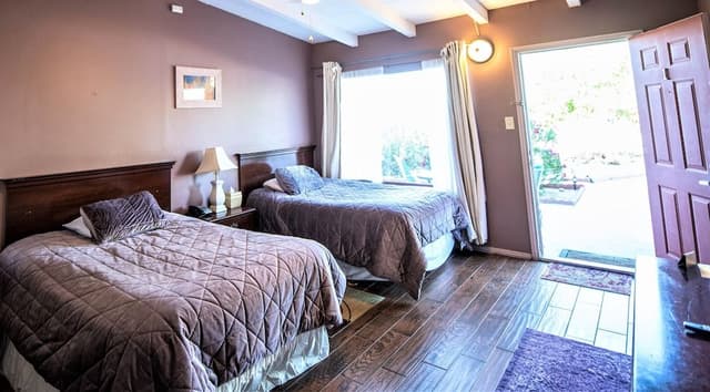 Deluxe Two Full Sized beds with Kitchen
