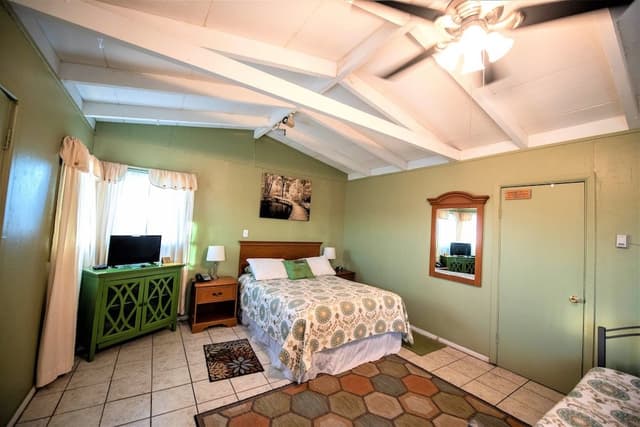 Deluxe Two Full Sized beds with Kitchen
