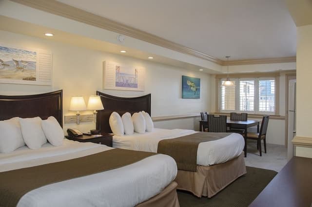 Poolside Efficiency with 2 Queen Beds and Full Kitchen