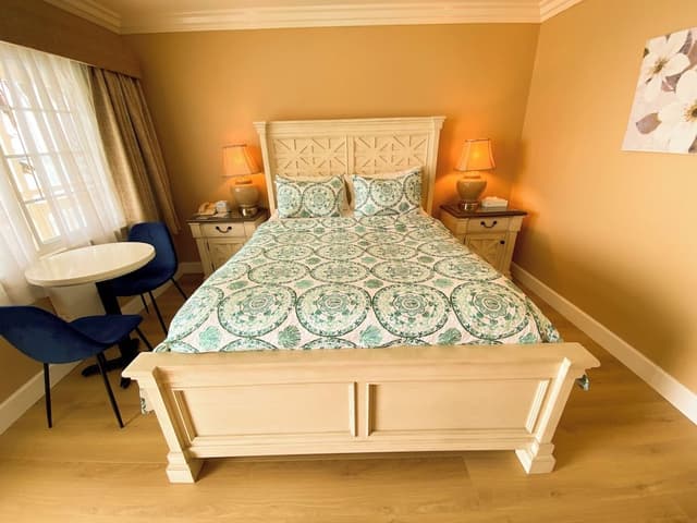 QUEEN DOUBLE OCEAN VIEW