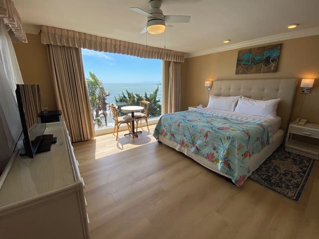 OCEAN VIEW TWO ROOM JACUZZI SUITE #12