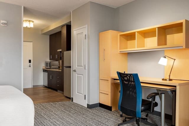 Studio, 1 Queen Bed (Mobility/Hearing Accessible, Tub)