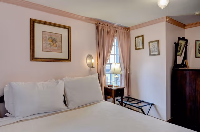 Standard Room, 1 Queen Bed