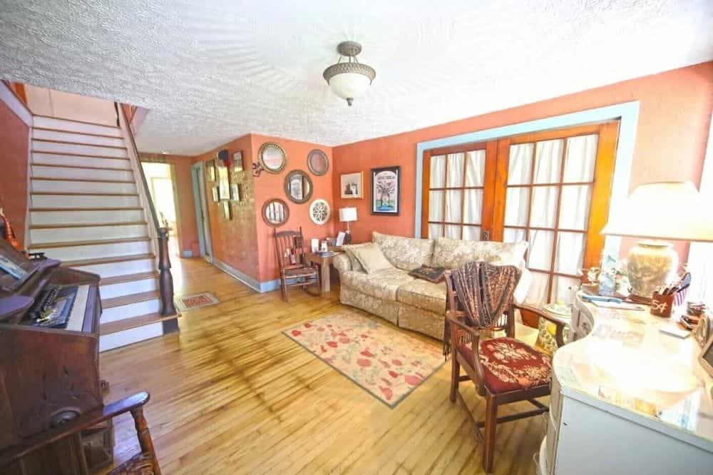 Hayden Creek Inn