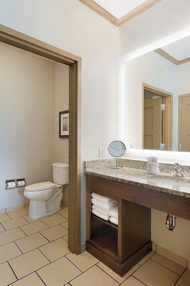 Luxury Suite, 1 King Bed, Corner (Walkout)