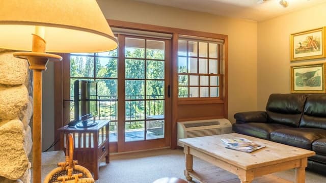 Suite, Multiple Beds, Fireplace, River View (River Facing, Whirlpool)