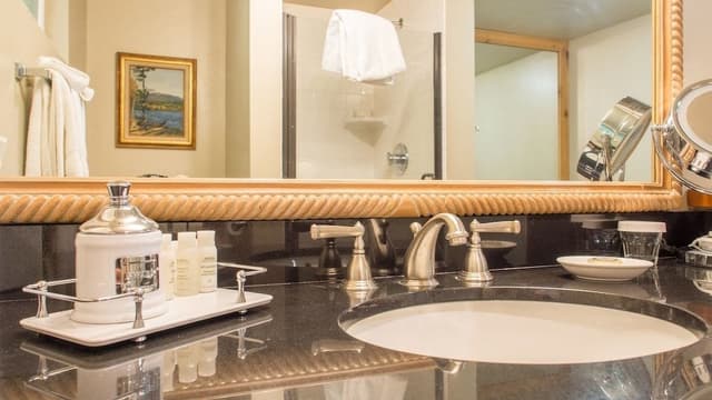Suite, Multiple Beds, Fireplace, River View (River Facing, Whirlpool)