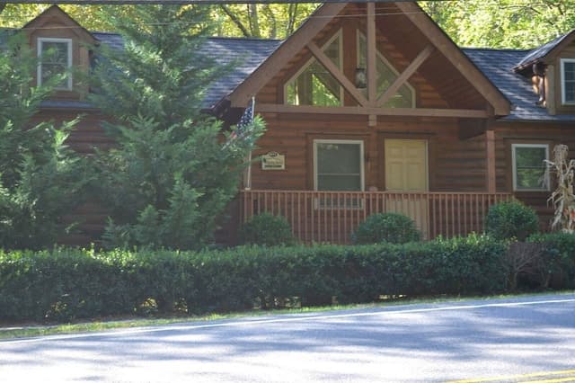 Luxury Cabin, 2 Bedrooms, River View, Mountainside