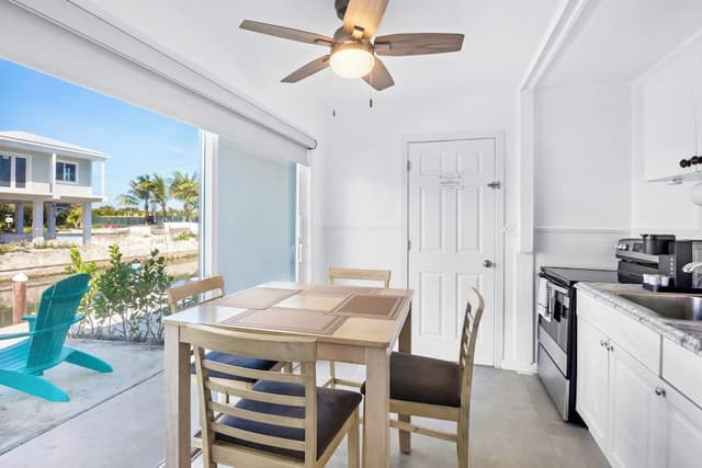 Family Studio Suite, 2 Queen Beds, Kitchen, Canal View