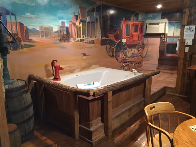 Western Themed Suite with One king size bed and One Bunk beds Room Jaccuzi, Smoking