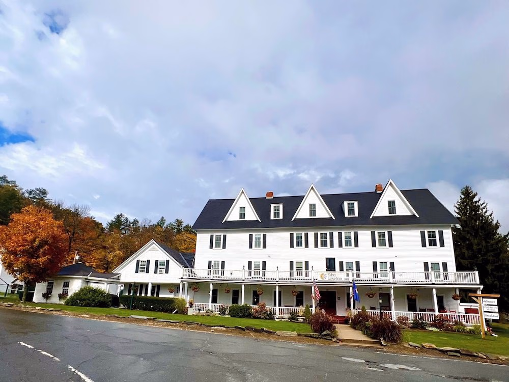 Echo Lake Inn0