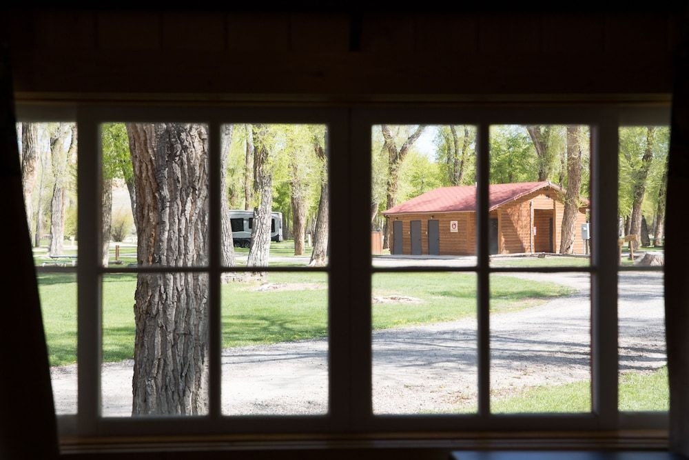 The Longhorn Ranch Lodge and RV2