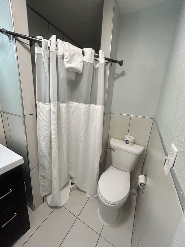 Room, Non Smoking (1 King Bed & 2 Queen Beds)