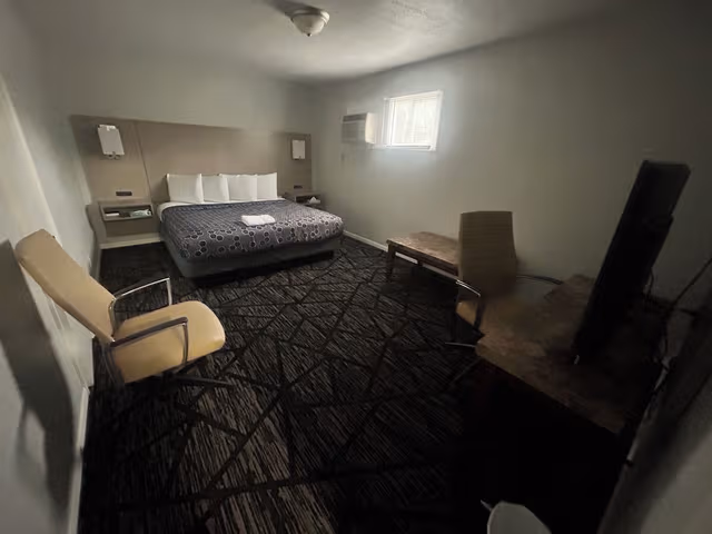 Room, Non Smoking (1 King Bed & 2 Queen Beds)