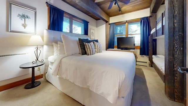 Condo, 2 Bedrooms (Slope 309)