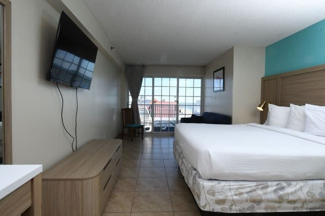Standard Room, 1 King Bed with Sofa bed, Partial Ocean View