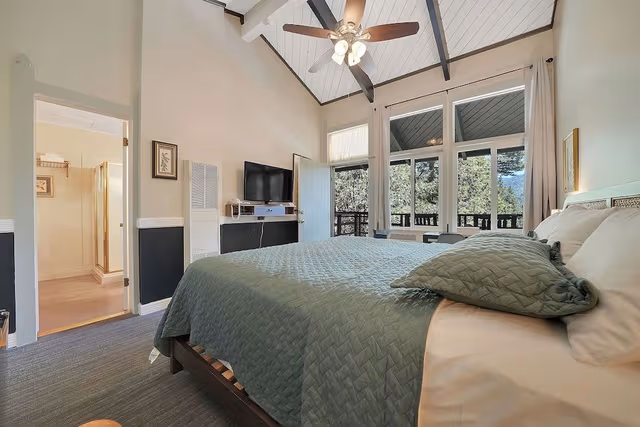 Standard Room, 1 King Bed