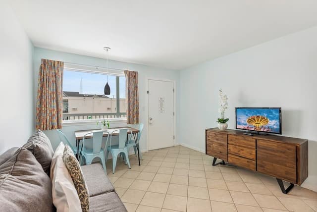 Suite, 1 Bedroom (Check-In Age 25)