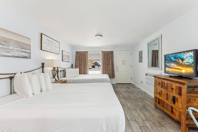 Double Room, 2 Queen Beds, Kitchenette (Check-In Age 25)