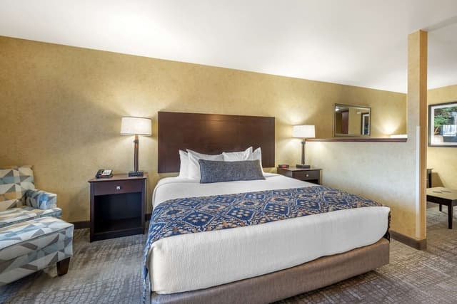 Suite, 1 King Bed, Non Smoking, Refrigerator & Microwave