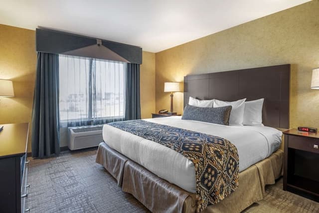 Suite, 1 King Bed, Non Smoking, Refrigerator & Microwave