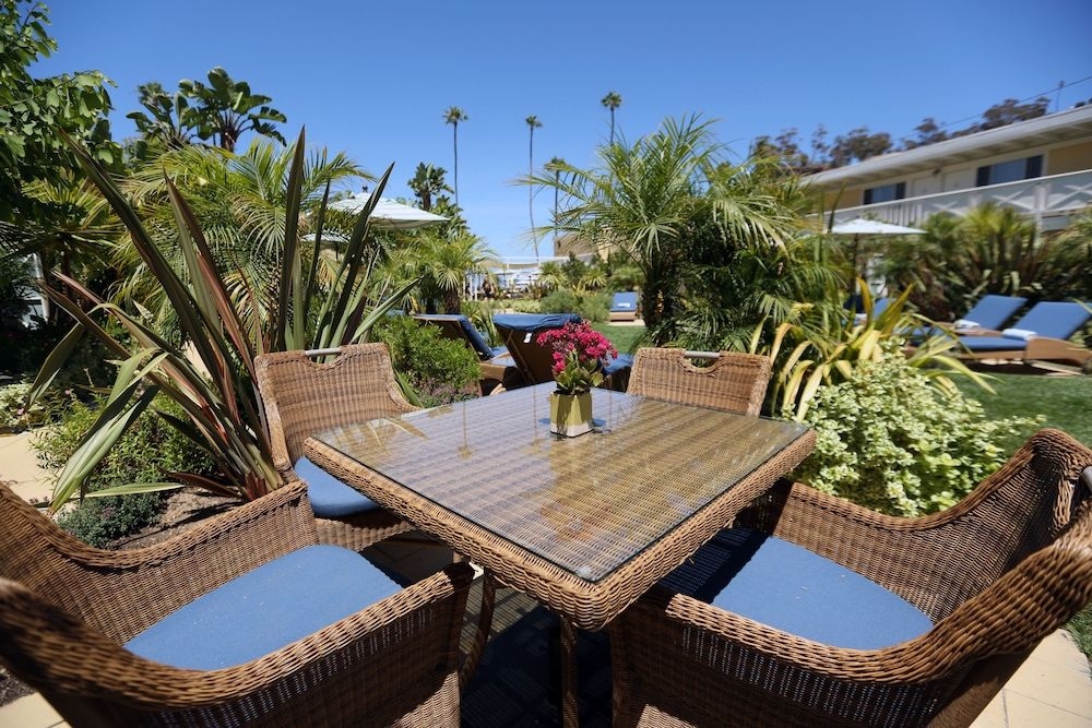 THE PAVILION HOTEL2