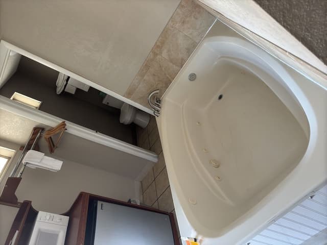 Deluxe Room, 1 King Bed, Jetted Tub