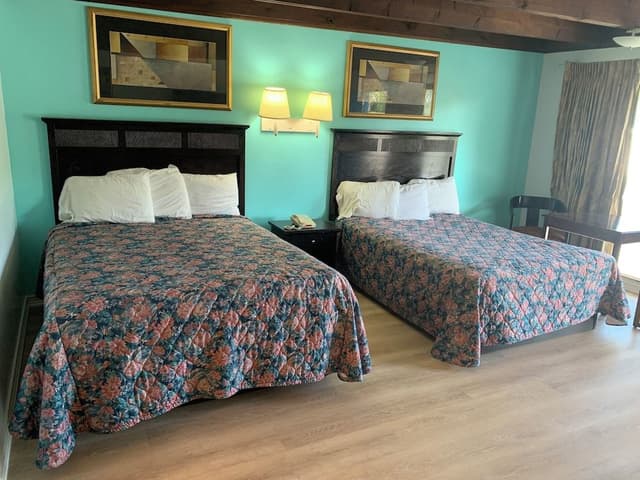 Room, 2 Queen Beds, Non Smoking