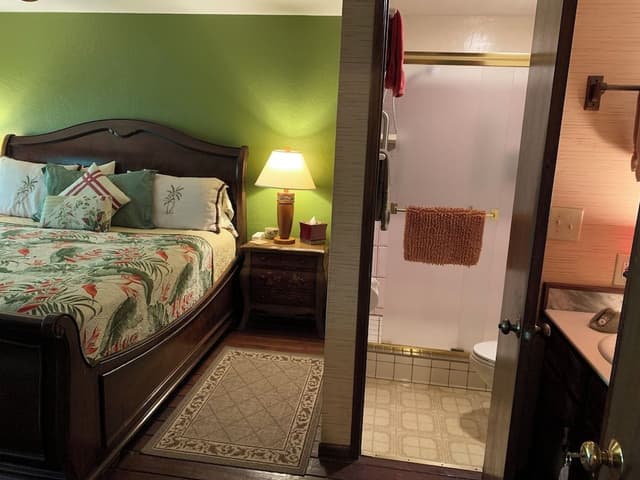Room, 1 King Bed, Accessible (Makua Room)