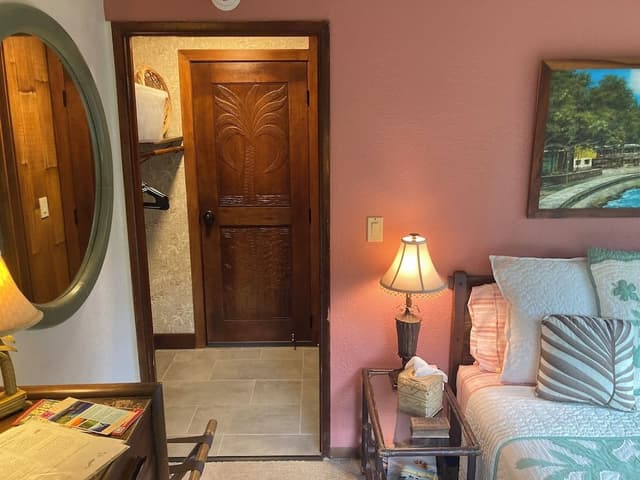 Room, 1 Queen Bed (Maile Room)