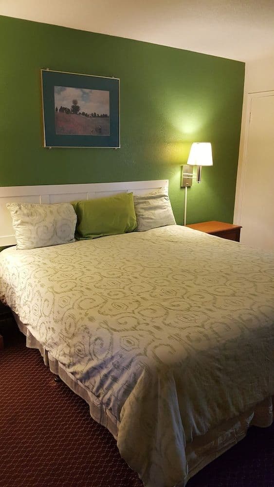 Standard Room, 1 King Bed
