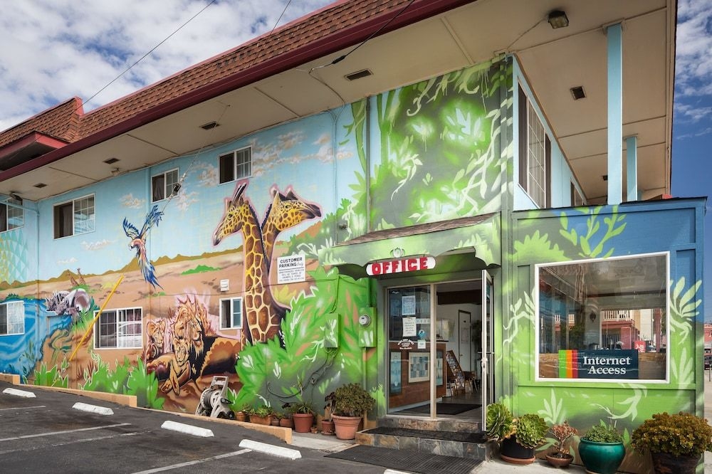 Aqua Breeze Inn Hotel3