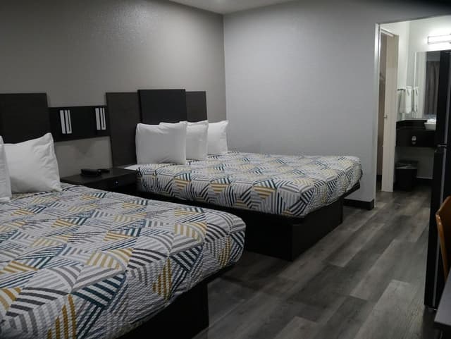 Deluxe Room, 2 Queen Beds, Non Smoking, Refrigerator & Microwave